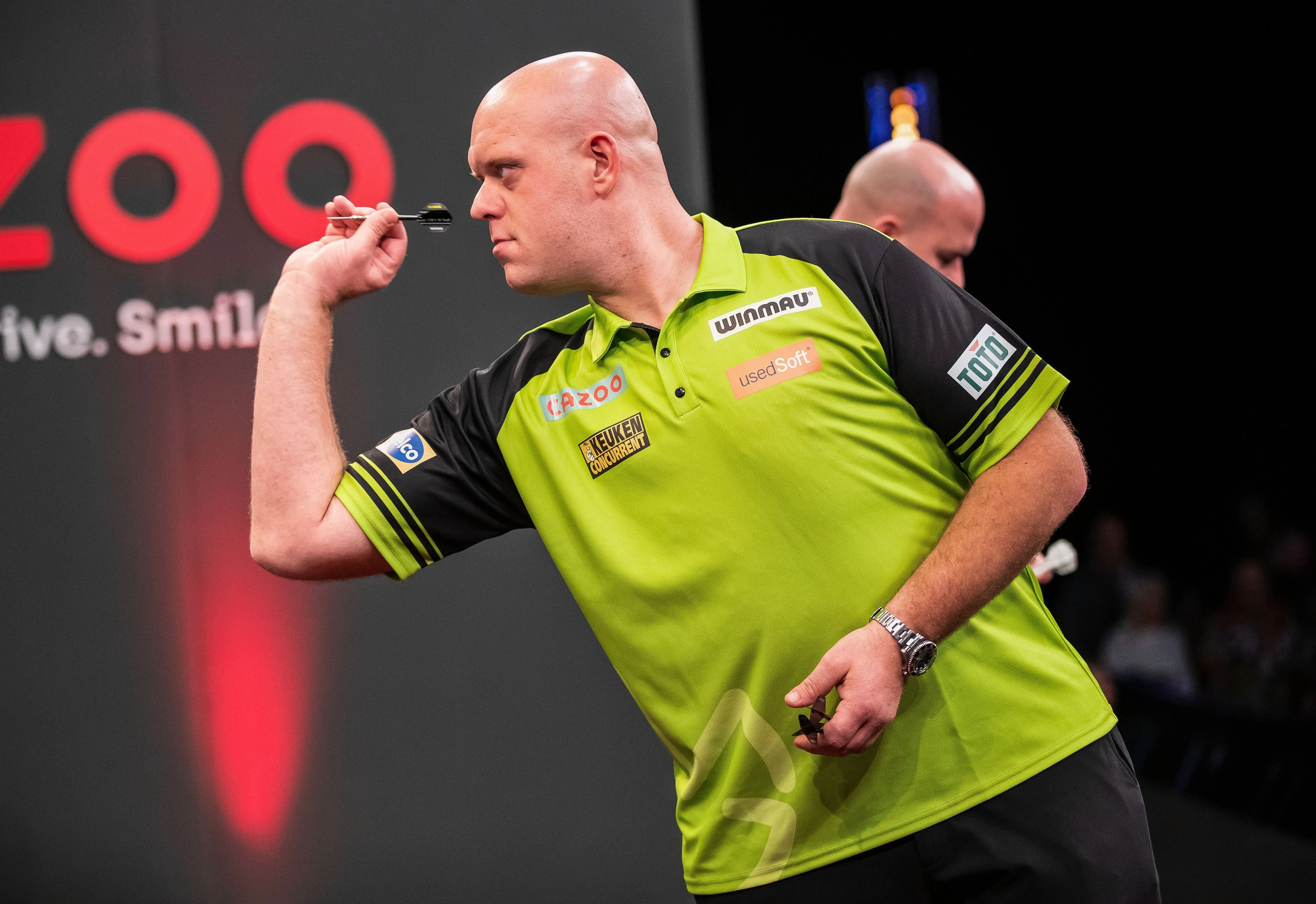 Michael van Gerwen beim Wurf